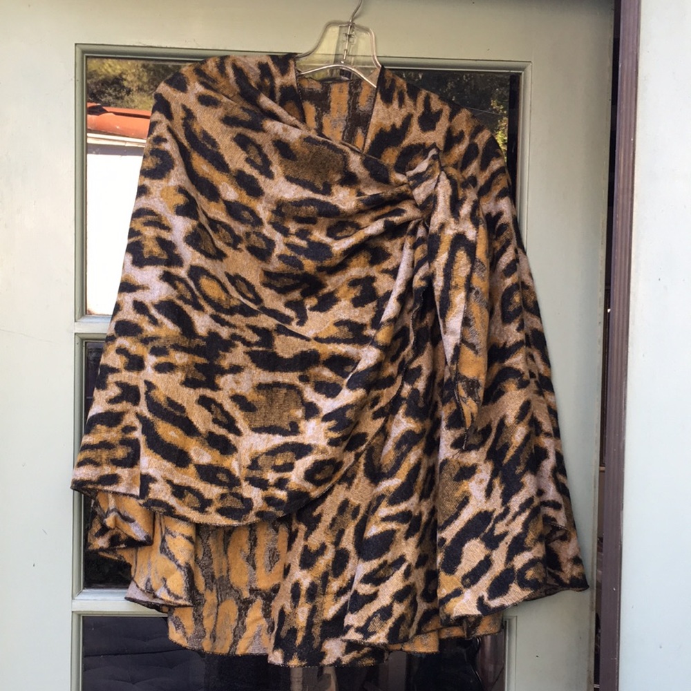 Cashmere sleeveless wrap